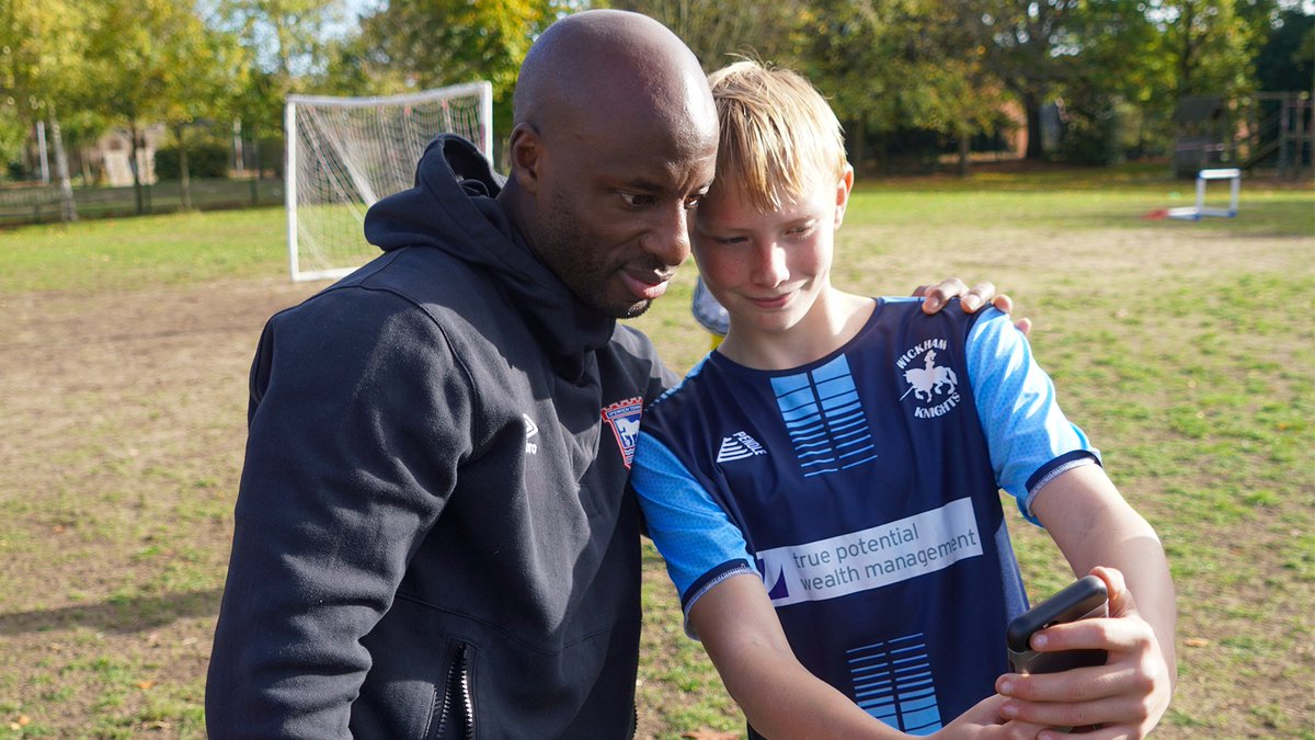 ⚽️ Sone Aluko visited St Mary’s Primary School yesterday afternoon, surprising a group of young footballers and taking part in one of the Foundation's holiday camps. The session consistsed of various training activities alongside a mix of fun games and mini tournaments. #itfc