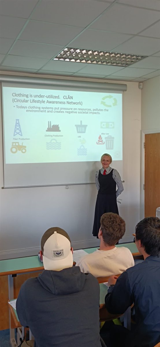 MarketingMeraki's tweet photo. Enjoyed sharing the journey thus far of #CLÂN (circular lifestyle awareness network) - Marketing Circular Fashion Adoption to  #SETU BA Hons. Marketing &amp; Digital Media yr 3 class 🙌🏼 Lecturer @AnthonyP_Foley @SETUIreland @RediscoveryCtr @waterfordcc https://t.co/oP4U29bkkO