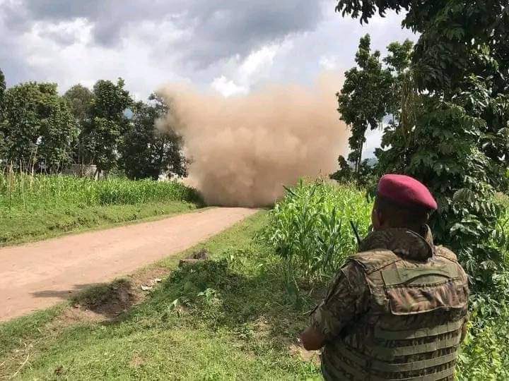 Satellite_Cgl's tweet photo. #RDC: "Depuis 6h, les #FARDC larguent des bombes vers #Ntamugenga, #Chanzu, #Runyoni, #Kabindi. Des détonations d'armes lourdes sont entendues. Tout le monde prie pour que les FARDC puissent repousser l'ennemi jusqu'à aller récupérer #Bunagana et #Ntamugenga.", (Société Civile) https://t.co/GnSxi0iCl1