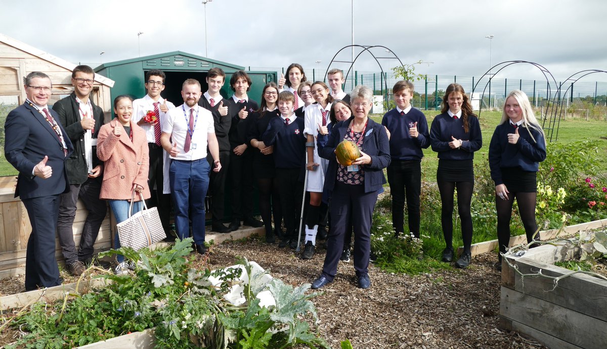 It's a big thumbs up from @JaneHutt after visiting @Back2NatureLla1 👍😍 @LlantwitMajorSc 'Back 2 Nature' garden is a budding success thanks to a FREE food growing garden package from Local Places for Nature 🥕 🫑 Read more and apply 👉 keepwalestidy.cymru/nature #BacktoNature