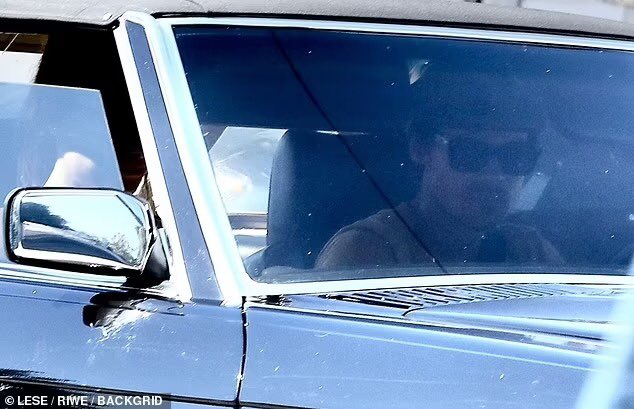 TheHSCandids's tweet photo. Harry and Olivia in Los Angeles. October 25th. https://t.co/Hg8HeWhhN6