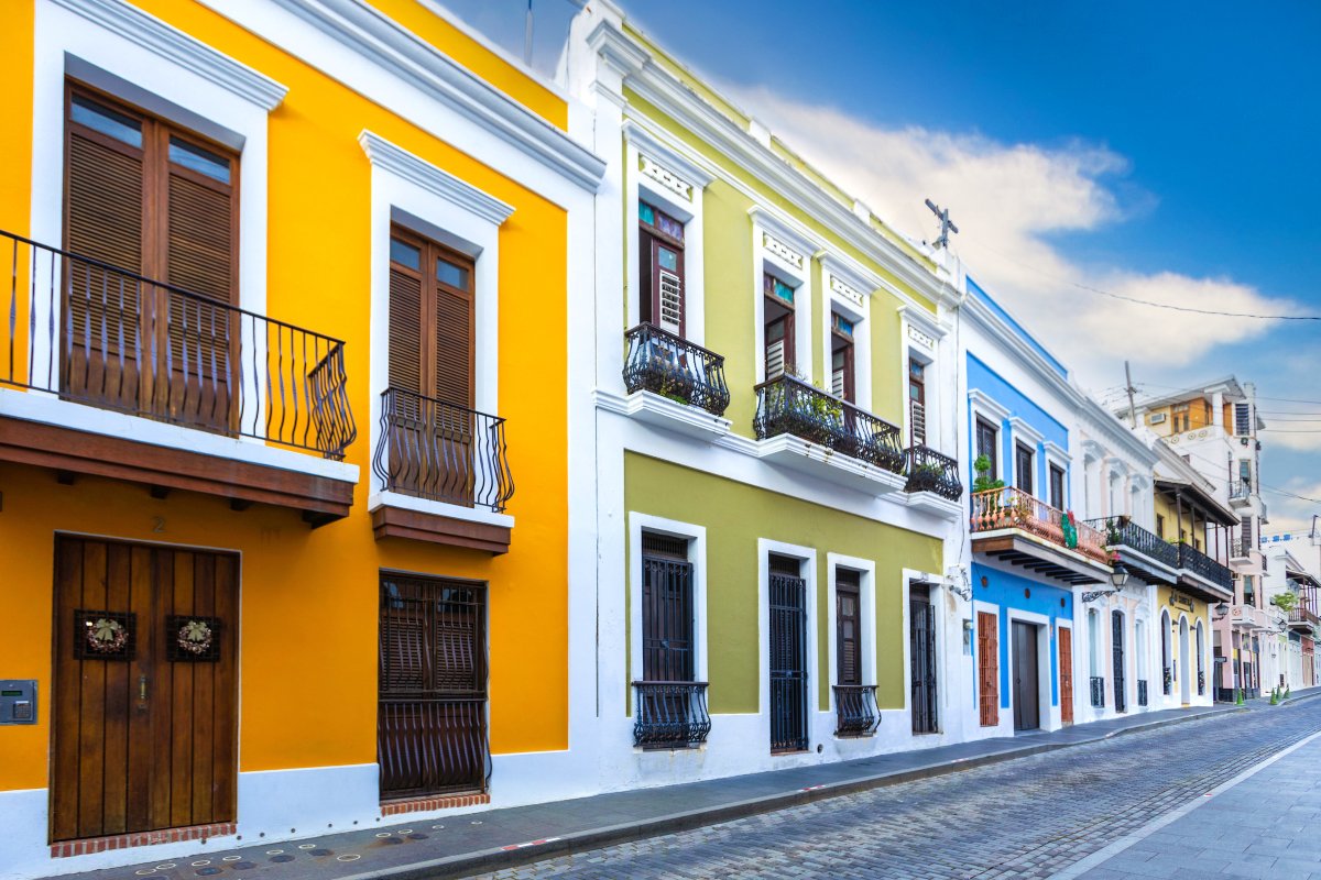 Does anyone know any good travel writers who know San Juan well? I'm commissioning a couple of articles for Lonely Planet on the brightly-painted Puerto Rican stunner. (RT for an awesome afterlife).
