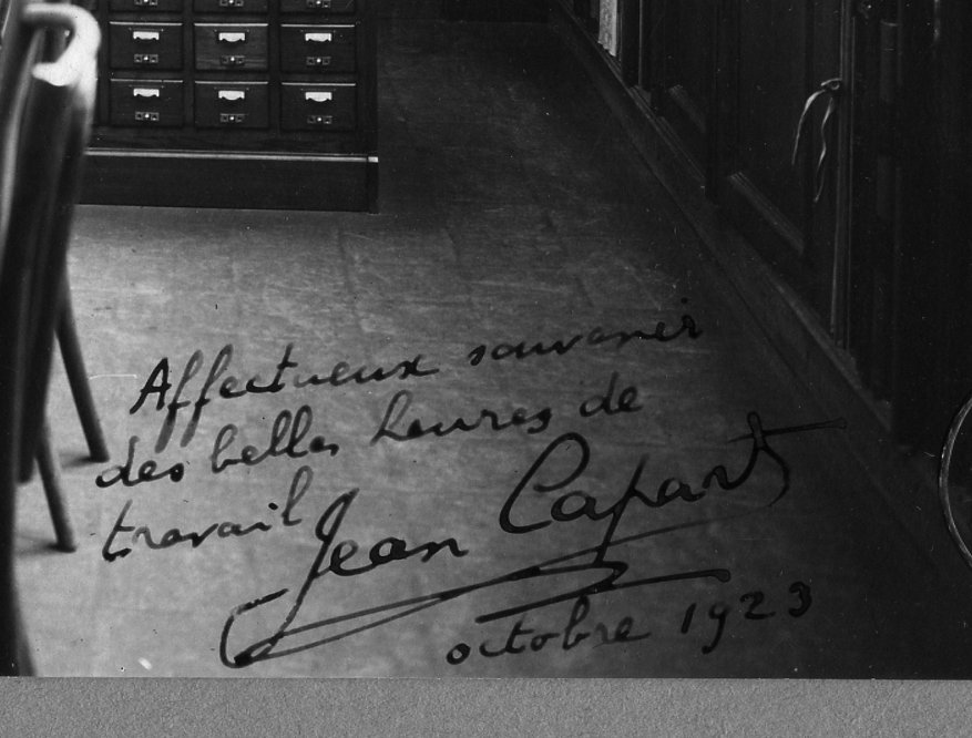 ProjectSura's tweet photo. This photo was recently discovered in the archives of the RMAH &amp; shows part of the workspaces in the library prior to the creation of the FÉRÉ. It is annotated by #Capart (“affectueux souvenirs des belles heures de travail, Jean Capart, Octobre 1923”). #suraproject #egyptology https://t.co/Kbrpl7mrF9