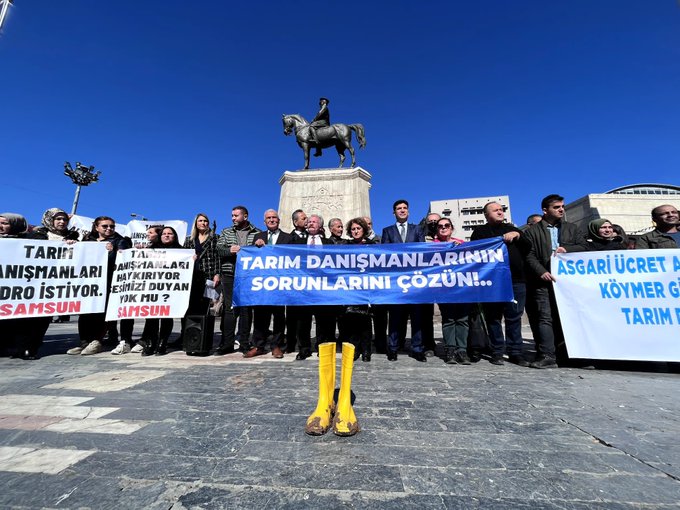 biz tarım danışmanlarının 12 yıllık emeklerinin sonucunu işsizliğe mahkum edilmesini duyun <a href="/kilicdarogluk/">Kemal Kılıçdaroğlu</a> <a href="/meral_aksener/">Meral Akşener</a> <a href="/bedriyasartr/">Bedri Yaşar</a> <a href="/orhansaribalchp/">Orhan Sarıbal</a> <a href="/55erhanusta/">Dr. Erhan Usta</a> #tarimdanismanlarikadroistiyor GERİYE SESLERİMİZ YERİNE ÇAMURLU ÇİZMELERİMİZ KALDI