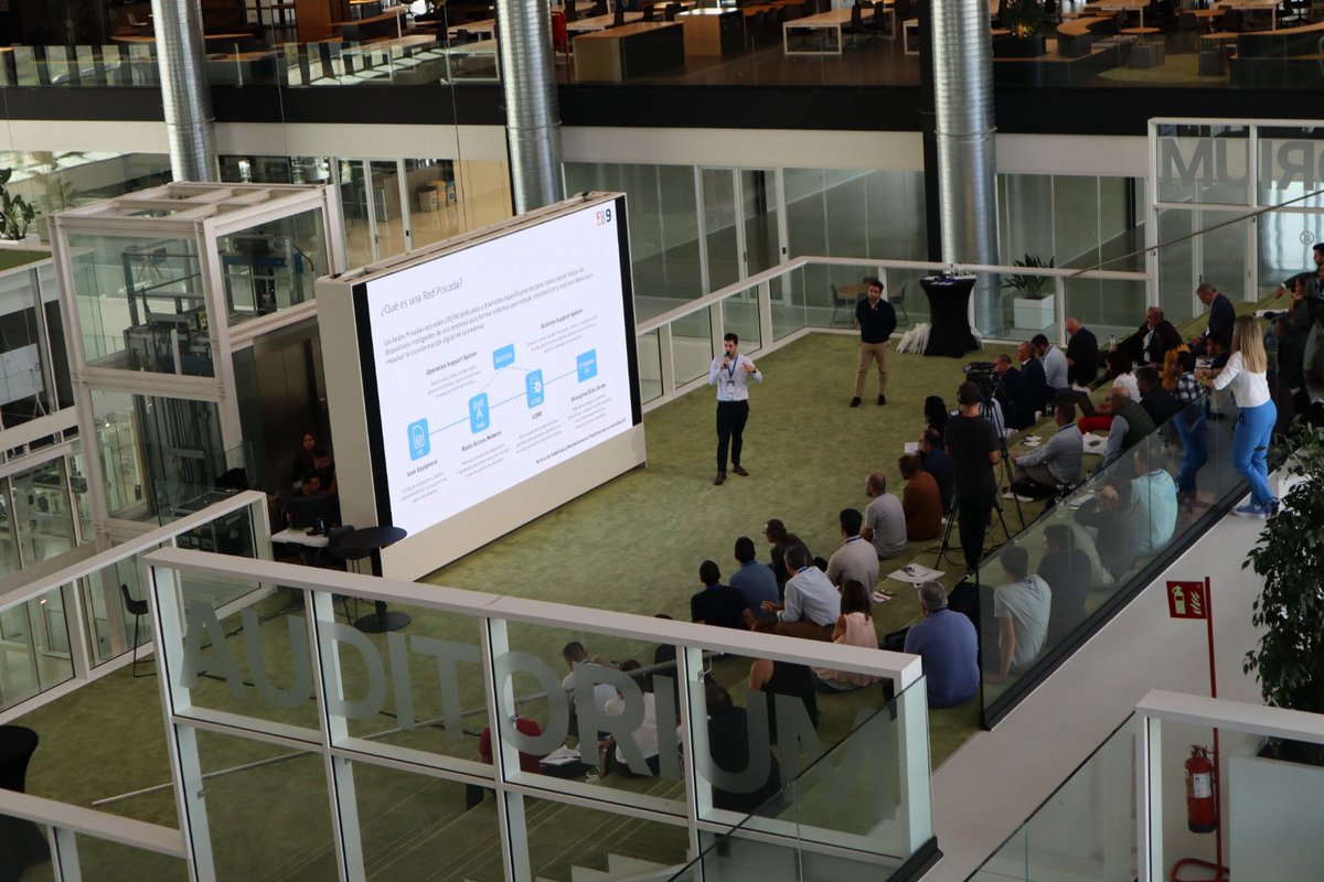 Miguel Ángel Galicia de <a href="/TelefonicaTech/">Telefónica Tech</a> y Miguel Mateo de <a href="/MonoM_Industry/">MonoM | Industry Lovers</a> nos hablan de “El 5G y las redes privadas en el mantenimiento predictivo”. Súper interesante, gracias!!! 👏🏼🎉

#9foro #mantenimientopredictivo #predictivemaintenance #industria40