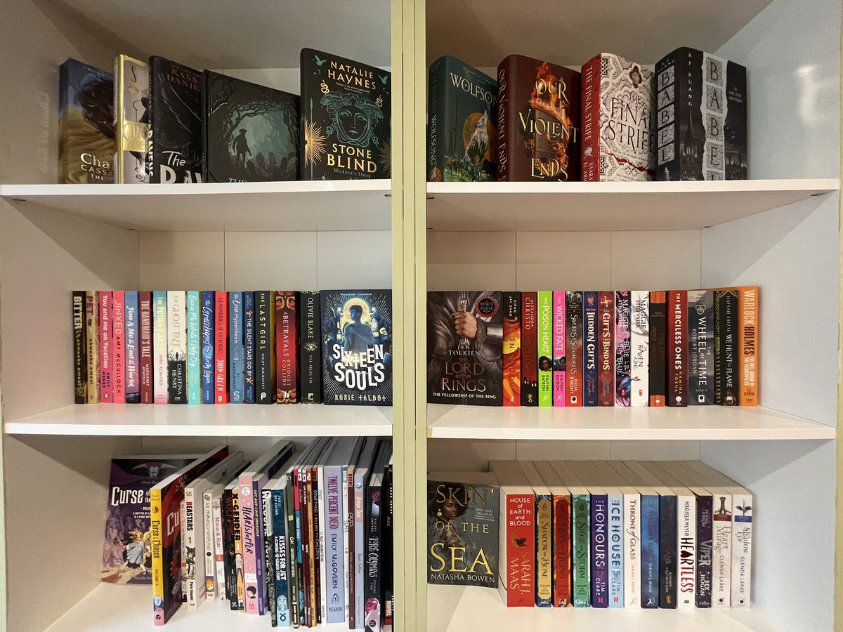 It may be quiet today - but at least I get a chance to tidy the shelves that way…spot any of your wish list?
#sixteensouls #booktok #babel #wolfsong #stoneblind #graphicnovels #bookshop #shelfie