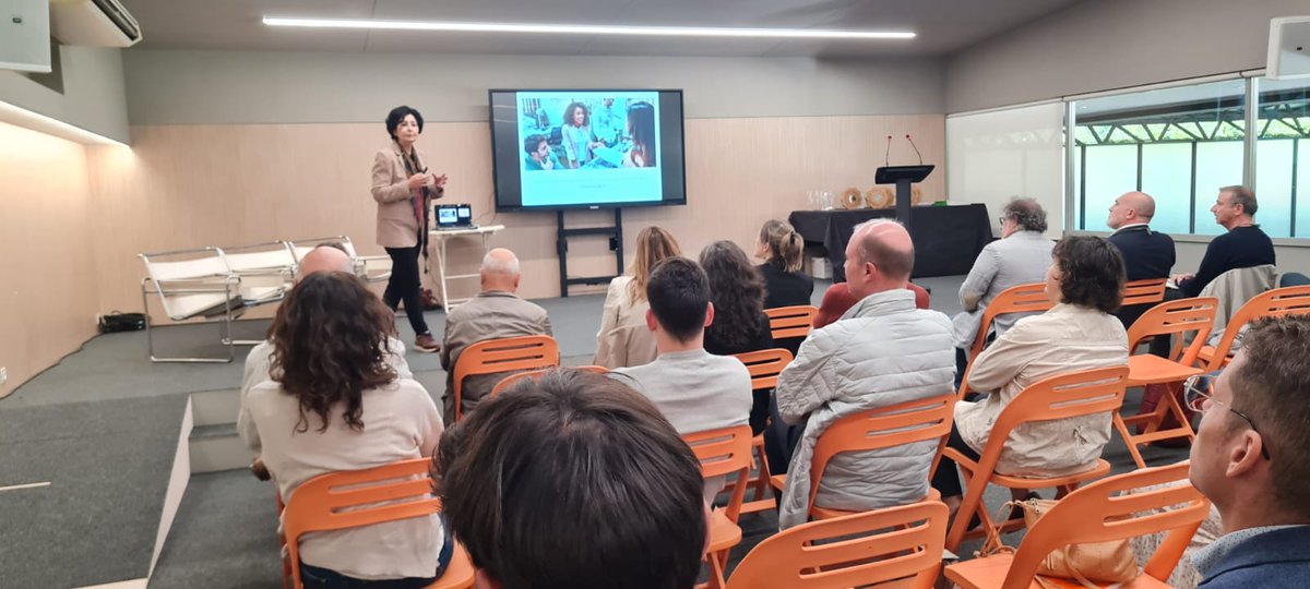 📢 Avui, continuen les activitats de #GarrotxaEmprèn amb la trobada sobre fiscalitat i comunicació empresarial.  

🔎 Consulteu la programació i inscriviu-vos a ➡️ bit.ly/GarrotxaEmpren…

#AjuntamentOlot #Olot #femOlot