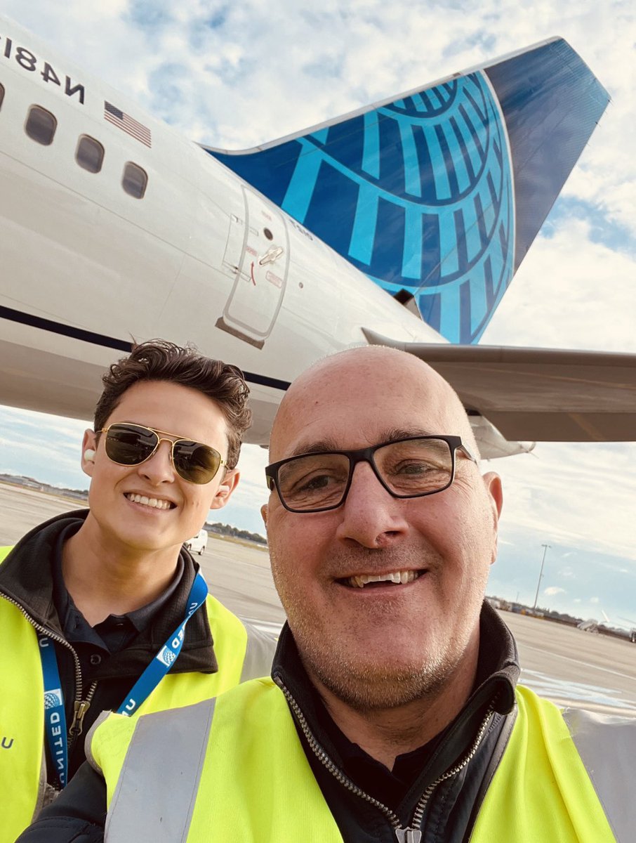 speedbirdSpenny's tweet photo. Happy birthday to my shifty & wingman @Aviation_jamie 22yrs young today & having to spend his day with me, what better way to celebrate 👍🏻 🎉 🎊 have a great day buddy! #shifties #aviationbuddies #unitedfamily💙 https://t.co/ZfYLOmAdRL