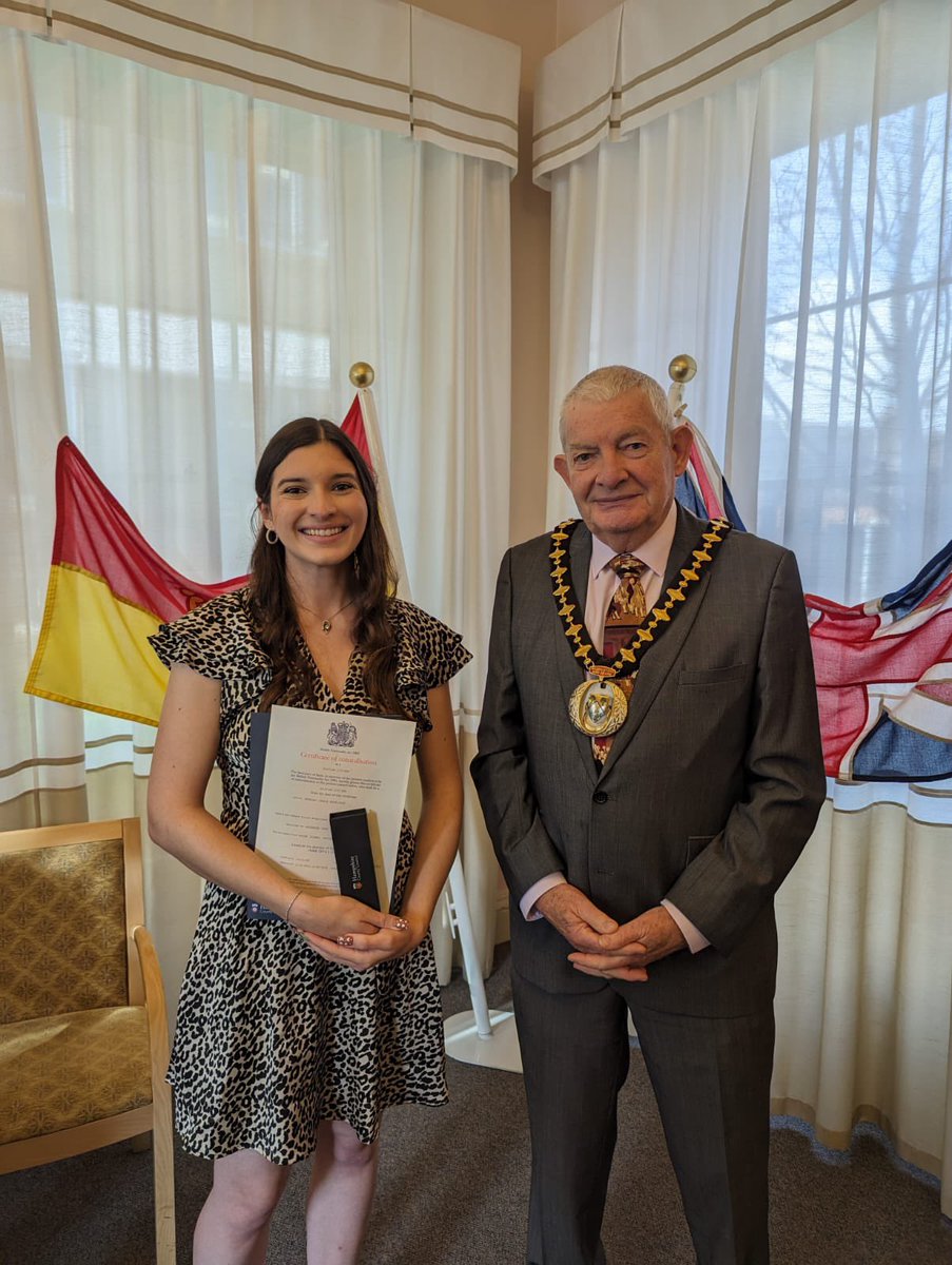 Nearly 8 years in the making and I’m finally a British citizen! 🇬🇧❤️ It was amazing meeting the Mayor of Basingstoke who is also from California! @BasingMayor