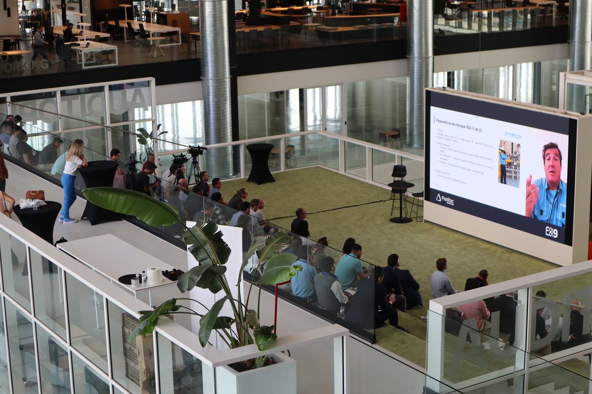 Las ventajas de la tecnología! 😊✌🏼Gracias a Carlos Casado Vega de <a href="/Endesa/">endesa</a> por conectarte online con nosotros y hablarnos sobre tu experiencia práctica en el uso de la tecnología #OGI en la detección de #emisiones difusas
<a href="/DFactoryBCN/">DFactory Barcelona</a> 
#9foro #industria40 #mantenimientopredictivo