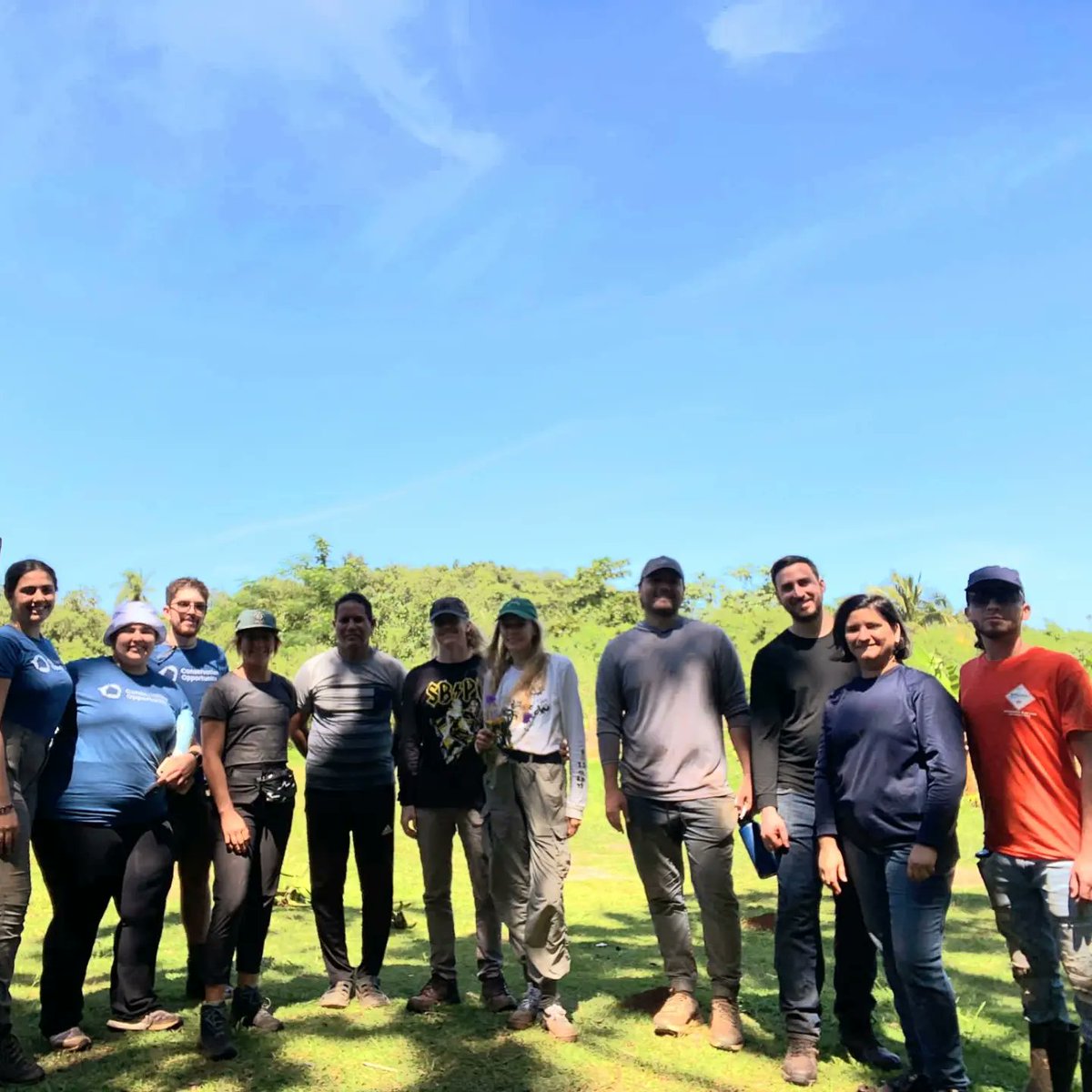 brigadaspr's tweet photo. #Fiona Seguimos ayudando a la recuperación de nuestras Comunidades Agrícolas. 💪🇵🇷 Apoyando a Finca Semila en Barceloneta, en una hermosa alianza con @ConservationOpp. Con el apoyo de @WalmartAction, Donantes vía ATH Móvil y Paypal. #brigadaspr 🏝 

https://t.co/7uuYNO4vuQ https://t.co/H2HN7Nmxgx