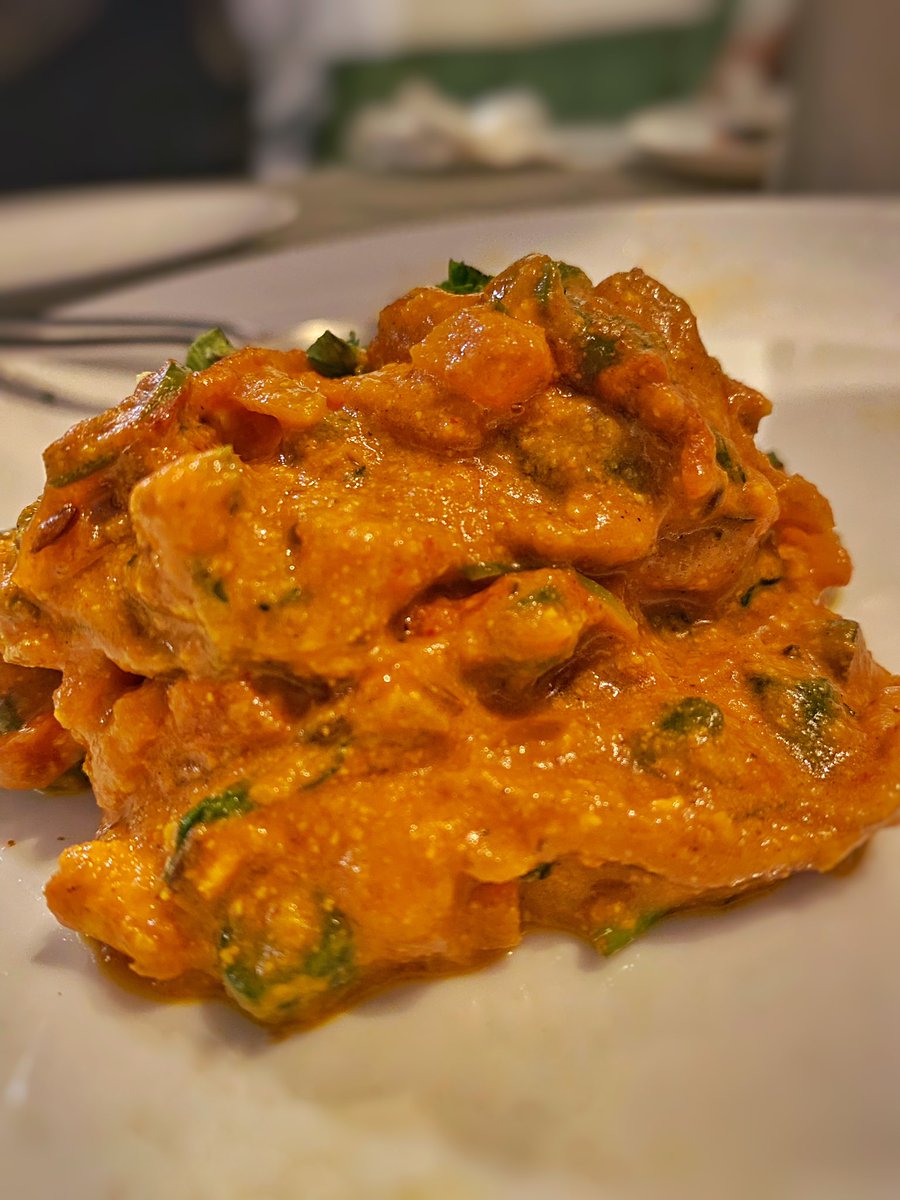 effwrites's tweet image. Stumbled upon this restaurant while in the area. Ordered Masala Papad, Paneer Tikka, the recommended Tawa Sabzi &amp;amp; Masala Chaas. Can’t believe I forgot about Mango Murabba! Also, one of the best Roti’s I’ve had, so soft and drenched in ghee 🤤

Grasshopper
maps.app.goo.gl/hRJ2TMaopXj8BE…