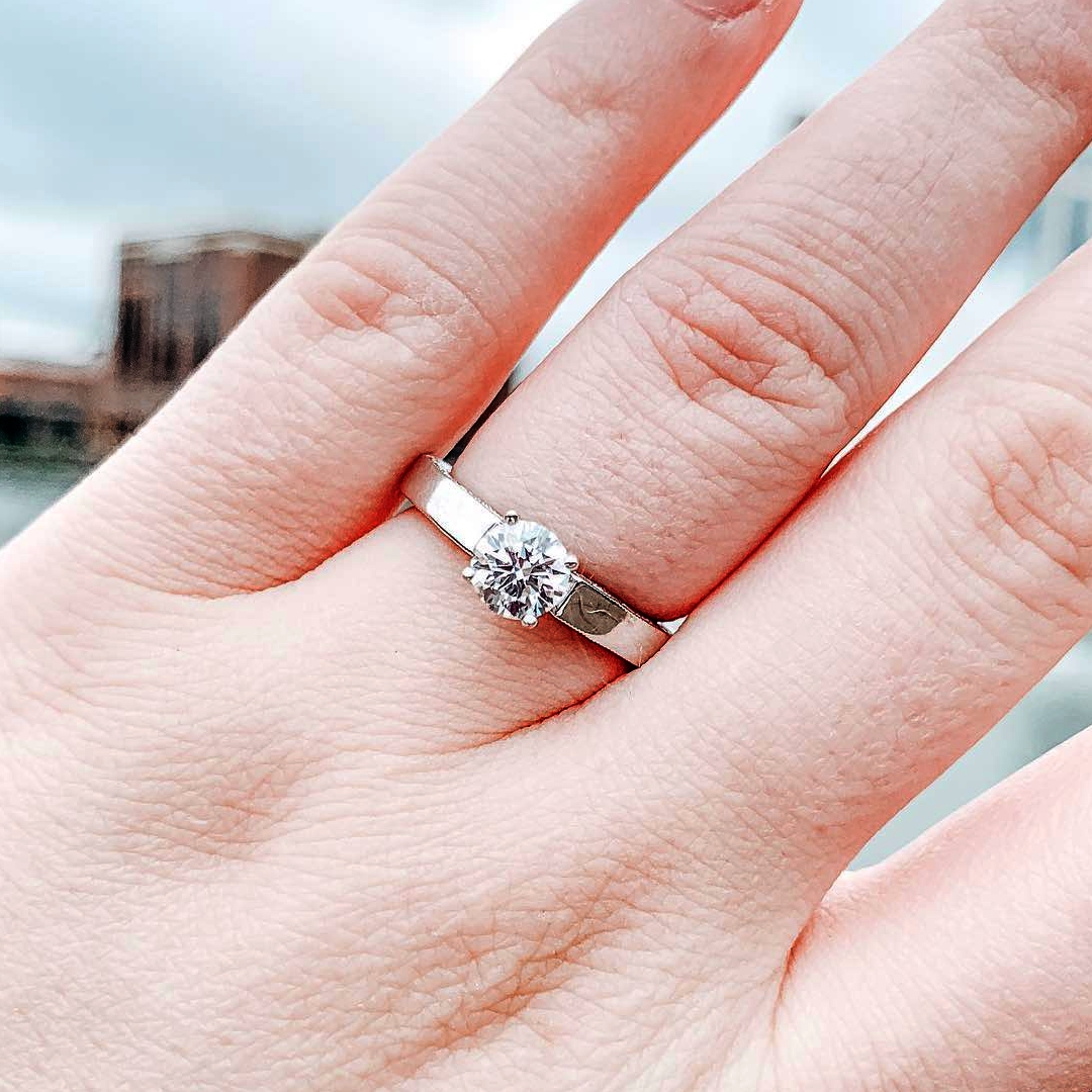 ThatsJared's tweet photo. A classic symbol of love. ❤️ @_.adriana.sells.757._ wears the ring of her dreams, custom designed by Jared. #CustomDesignByJared #ThatsJaredStyle #CustomRing #CustomDesignByJared #BridalJewelry #EngagementRing
Shop engagement rings now: https://t.co/IRuRViQkqC https://t.co/KxEQNEIl0r