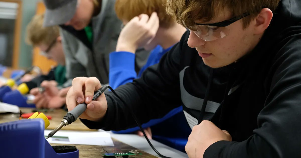 SCCNeb's tweet photo. Our Milford Campus is hosting more than 200 prospective students and other guests at Careers in Manufacturing &amp; Engineering Technologies Day. We can't think of a better way to celebrate Manufacturing Month. Have fun! 
.
#SCCNebPathToPossible
.
https://t.co/s5SPKsAsf8 https://t.co/MeMEfY9Bbd