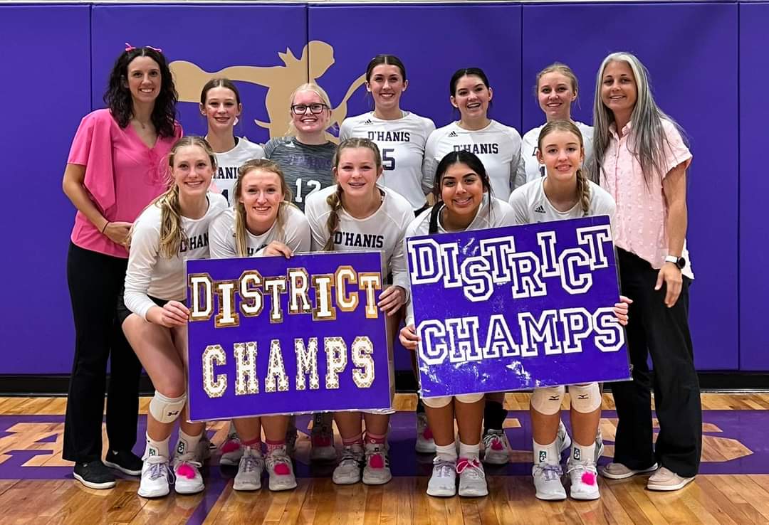 CoachFinger21's tweet photo. District Champs 🏆 https://t.co/QZSOuheGQI