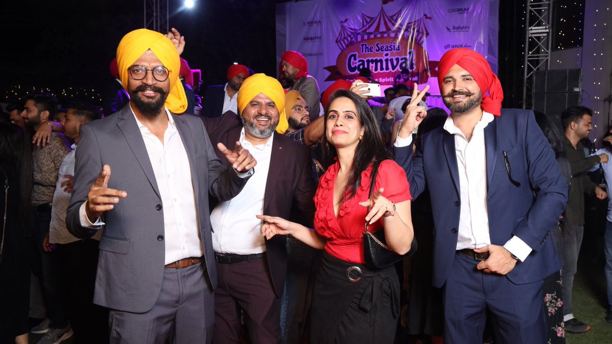 cerebruminfotec's tweet photo. #Diwali vibes are here.🪔🪔

We had a blast as the Soulsters band performed melodious #music. 😅

It was a great night filled with rocking #performances, get-togethers, and delicious #food.

See the pics. 😍

#HappyDiwali2022 #HappyDiwali #Diwali2022 #DiwaliSpecial #HappyDipawali https://t.co/Tmg4LZosR8