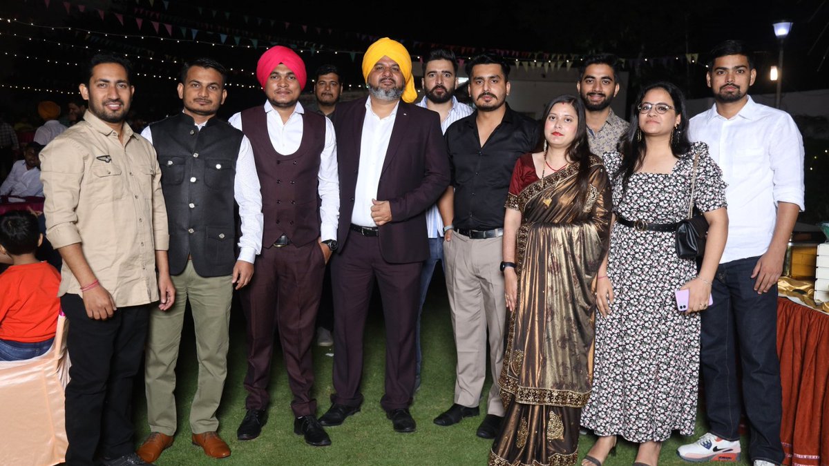 cerebruminfotec's tweet photo. #Diwali vibes are here.🪔🪔

We had a blast as the Soulsters band performed melodious #music. 😅

It was a great night filled with rocking #performances, get-togethers, and delicious #food.

See the pics. 😍

#HappyDiwali2022 #HappyDiwali #Diwali2022 #DiwaliSpecial #HappyDipawali https://t.co/Tmg4LZosR8