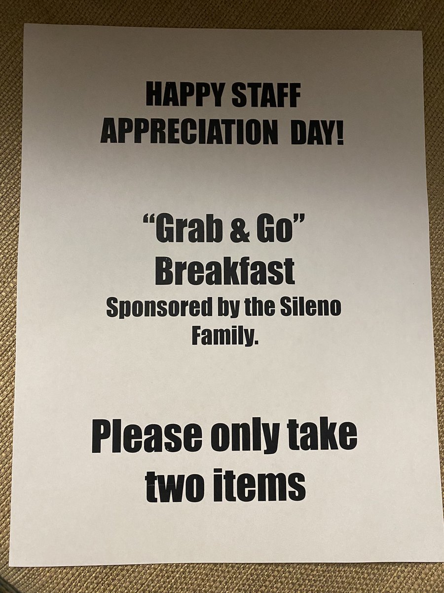 CarrieOakley's tweet photo. It’s a great day to be at Holston Middle! #TeacherAppreciationWeek https://t.co/D61yIsauqd