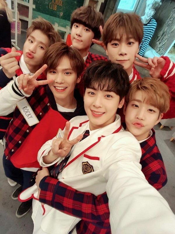 両端のアヒル口が大好物デスっ😍あーかわいぃ💕💕

#MAMAVOTE #astro