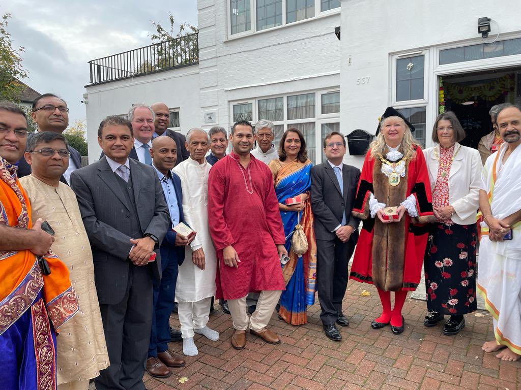 BobBlackman's tweet photo. 4th stop on our #TourofTemples #Kenton #JainTemple with Mayor of Harrow Councillor @MoteJanet @paulosborn @anjanapatel01 @ramjichauhan #PriteshPatel #SamSumaria @hiteshkkaria #NutanVarshaAbhinandan https://t.co/rT5VWB39Ex