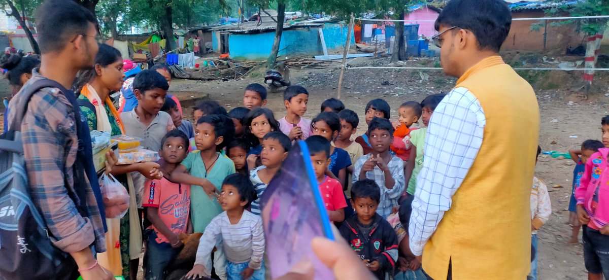 NssGcr1981's tweet photo. NSS volunteers of Gossner college celebrated Diwali with  slum children's of Pahadi Toli, Ranchi
@SpreadingHappiness
@NSSRDPATNA 
@NssRURanchi 
@LocalforVocal https://t.co/p28VIn5cEh