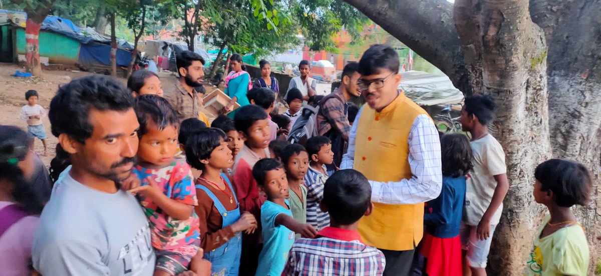 NssGcr1981's tweet photo. NSS volunteers of Gossner college celebrated Diwali with  slum children's of Pahadi Toli, Ranchi
@SpreadingHappiness
@NSSRDPATNA 
@NssRURanchi 
@LocalforVocal https://t.co/p28VIn5cEh