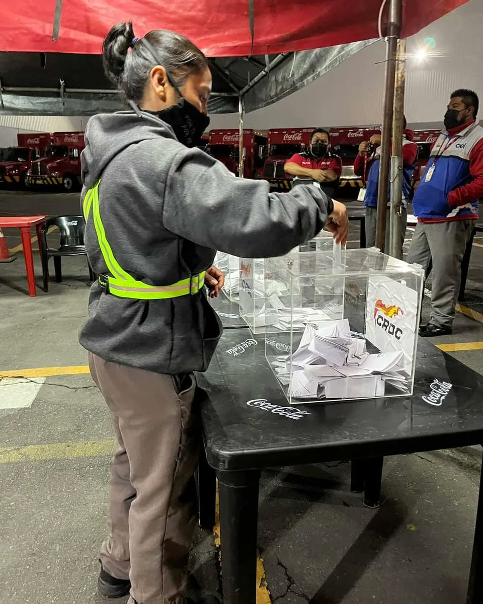 davidoq's tweet photo. Buenos dia a todos. 💪🏻
El día de hoy, las y los compañeros de Coca Cola Bodega Mega e Ecológica de Puebla, de manera libres secreta y directa, están realizando la consulta de Revisión Integran de su Contrato Colectivo de Trabajo 💪🏻

@isaiassicumple
#CROCenMovimiento https://t.co/Sm2IADZ8Ec