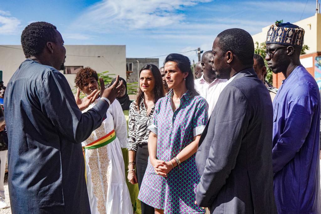 #Senegal| Rencontre avec la jeunesse 🇸🇳 à #Guédiwaye avec le ministre Ndour Échanges avec les acteurs du @CjsSenegal autour de la formation, de l'entreprenariat & de l'insertion dans l'emploi. Merci à @SobelAzizNgom pour l'accueil. La France est fière de soutenir vos projets!