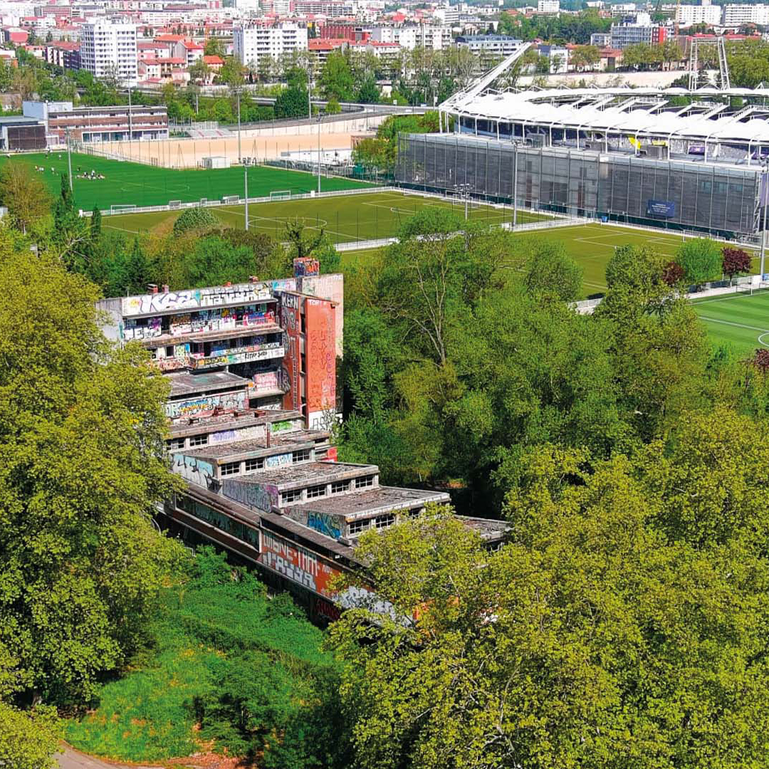 ToulouseFC's tweet photo. Le TéFéCé se félicite d’avoir remporté l’appel d’offre formulé par le @croustoulouse relatif à l’acquisition de l’ancien restaurant universitaire Daniel Faucher, au cœur de l’île du Ramier.

En 2025, il accueillera le nouveau Centre de performance de l’équipe professionnelle !