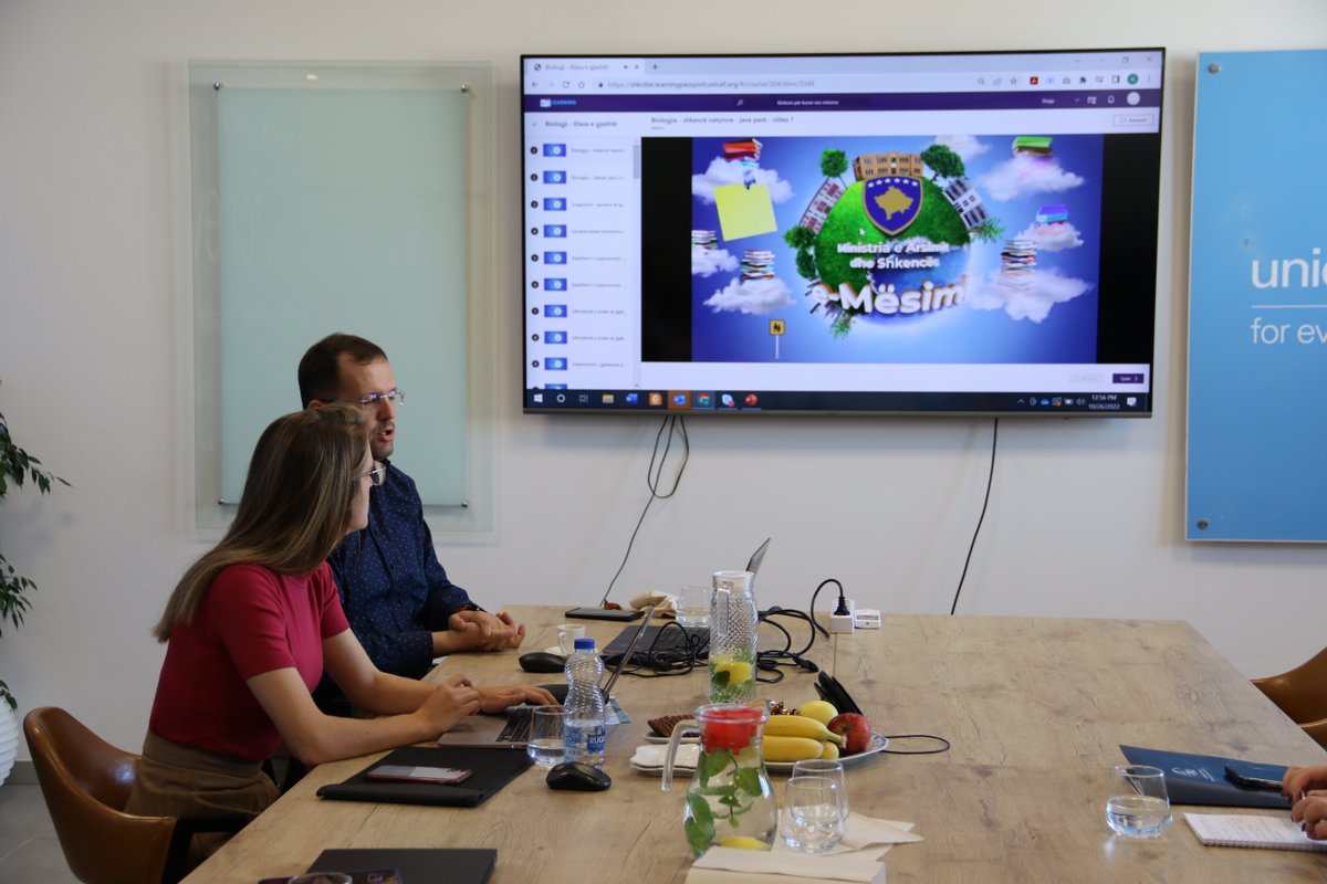 UNICEFKosovo's tweet photo. W/the Dep. Mayor @DonjetaSahatciu &amp; Director of Educ. @musmuratib of @KPrishtines, we agreed 2 explore the opportunity on utilizing digital platform https://t.co/QJ42UzJZbv for all schools in Prishtina which facilitates distance learning for students, whoever&amp; wherever they are! https://t.co/sEYuNFzQ97