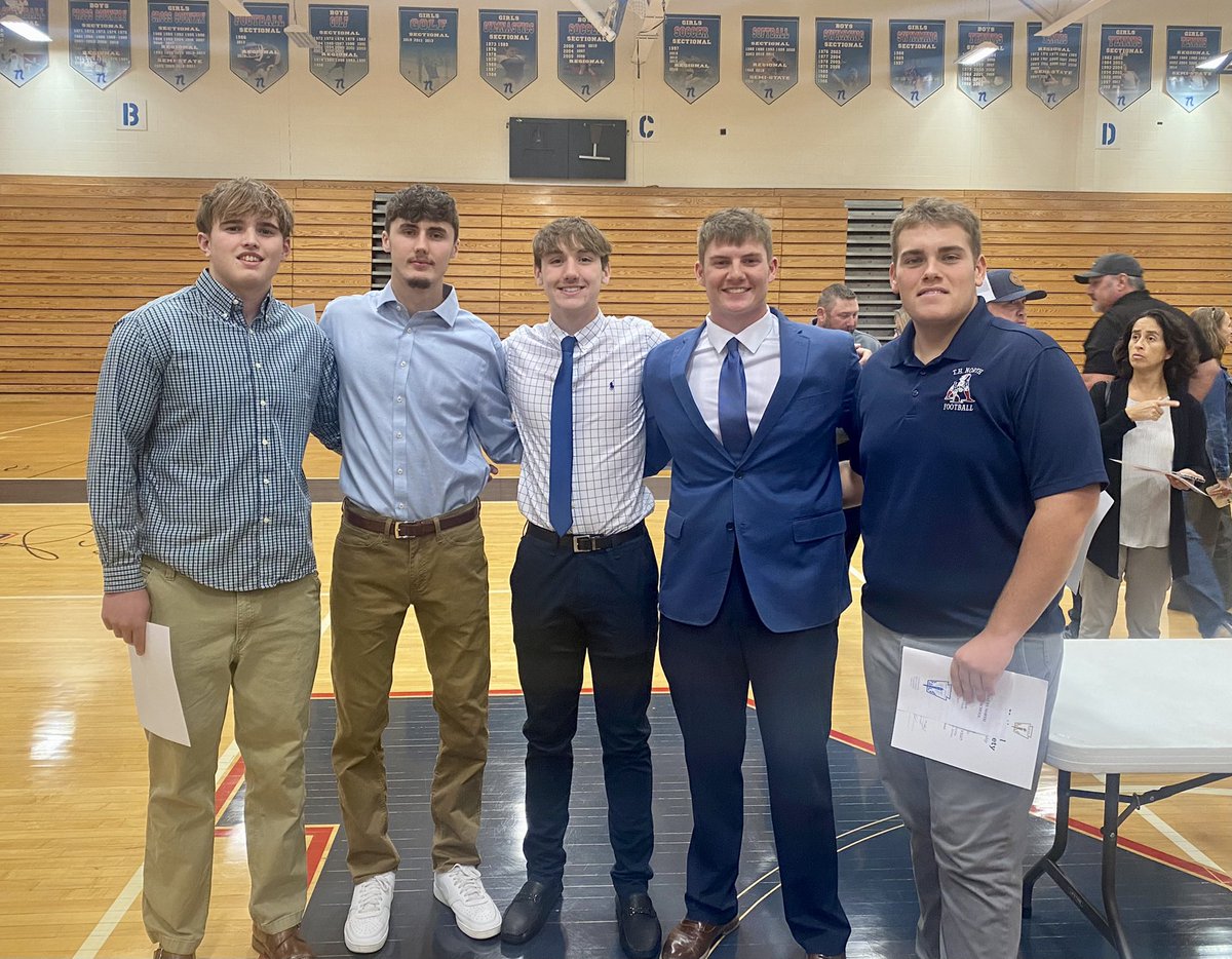 JadenWayt's tweet photo. Induction into the National Honor Society with some other football players. @THNfootball https://t.co/9Gj3enJH5b