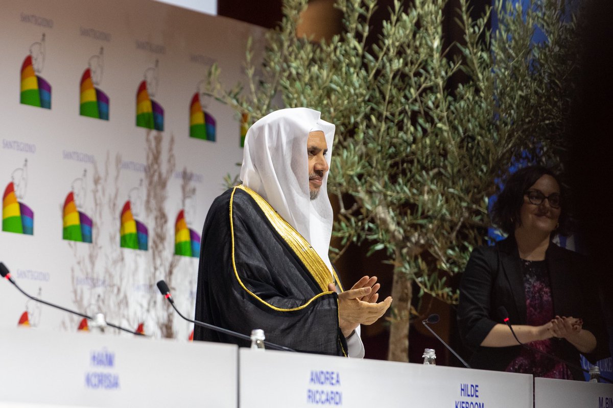MhmdAlissa's tweet image. I congratulate the Community of Sant'Egidio on its historic Intl Peace Summit. Delighted to deliver the speech, at the inauguration,representing Islam, alongside speeches by representatives of Christianity &amp;amp; Judaism, &amp;amp; Presidents of Italy, France &amp;amp; Sant'Egidio. With 3500invitees.