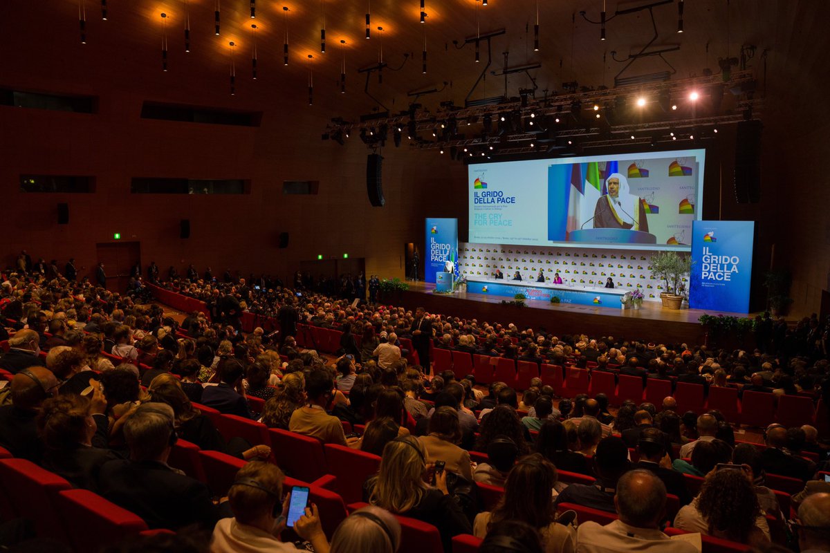 MhmdAlissa's tweet image. I congratulate the Community of Sant'Egidio on its historic Intl Peace Summit. Delighted to deliver the speech, at the inauguration,representing Islam, alongside speeches by representatives of Christianity &amp;amp; Judaism, &amp;amp; Presidents of Italy, France &amp;amp; Sant'Egidio. With 3500invitees.