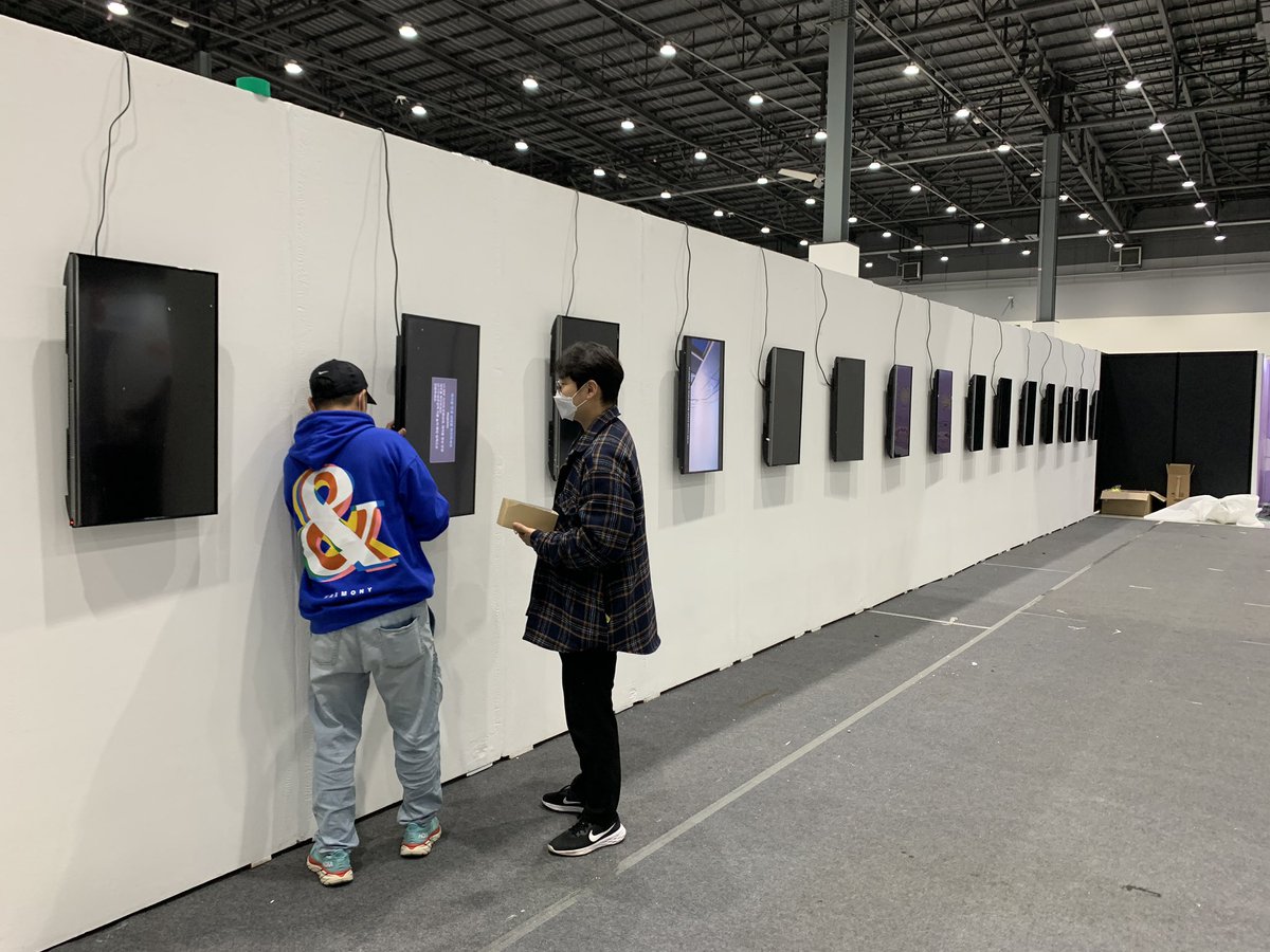 yayoseoul's tweet photo. 오늘은 수원 일러스트코리아 설치 🔨 https://t.co/IZbXHV376b