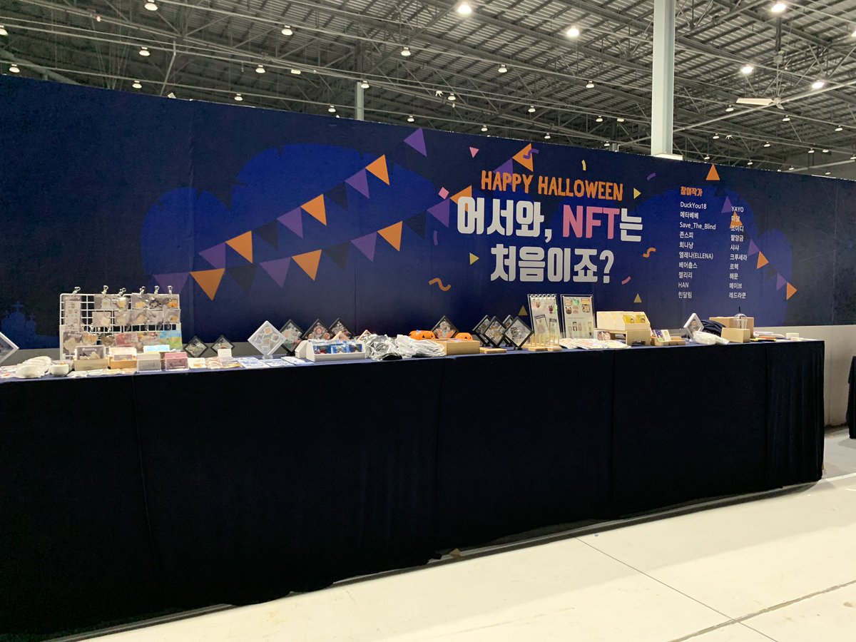 yayoseoul's tweet photo. 오늘은 수원 일러스트코리아 설치 🔨 https://t.co/IZbXHV376b