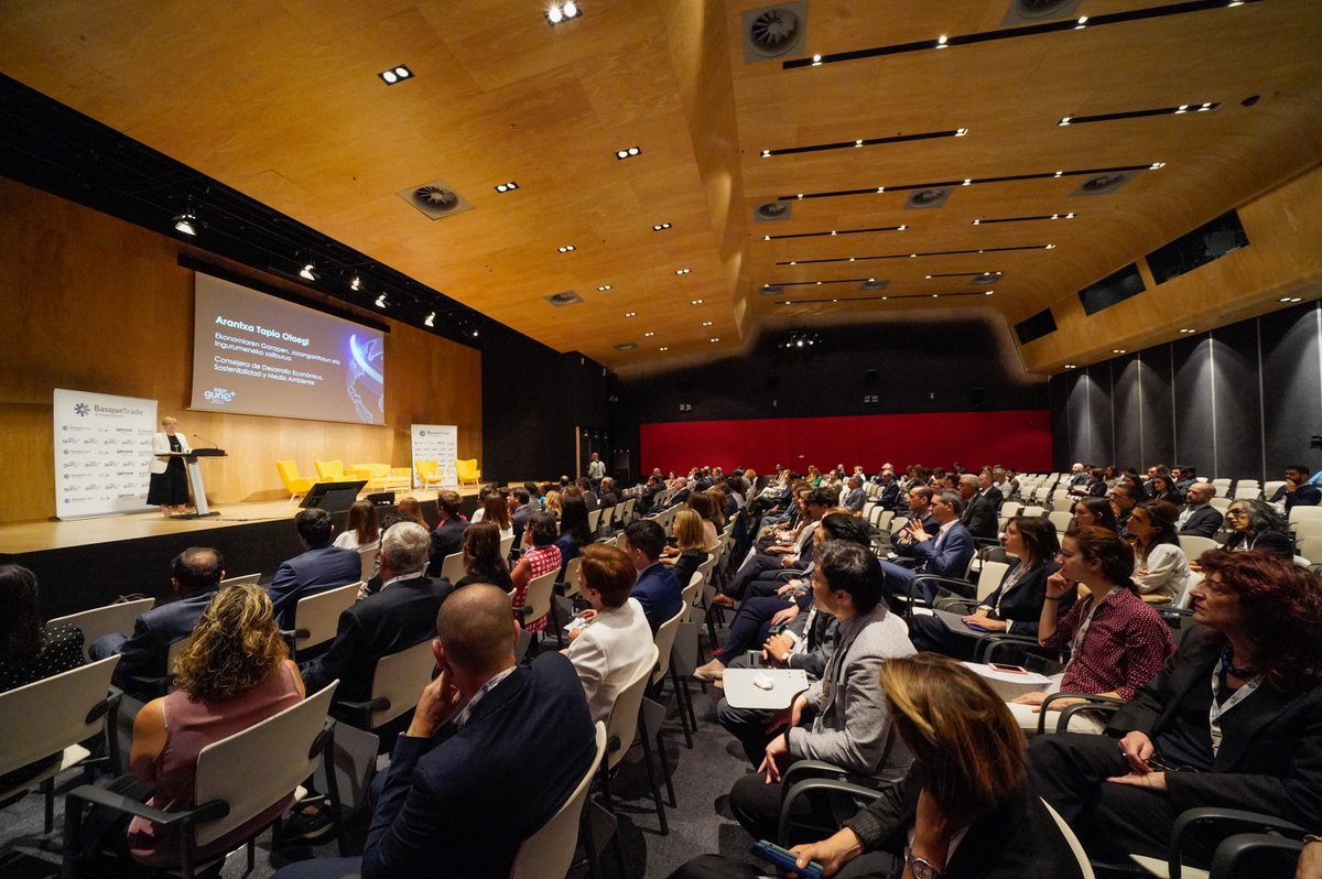 industriaEUS's tweet photo. 🌎🛫 @GrupoSPRI Taldeak eta Basque Trade & Investment-ek antolatutako #INTERGUNE Nazioartekotzeko Foroak industria eta zerbitzu arlo guztietako konpainia, kluster, finantza-erakunde eta instituzioetako 600 profesional bildu ditu gaur @BEC_Bilbao-n.
📎 https://t.co/gKausSYtjW https://t.co/KhFUyh5p8f