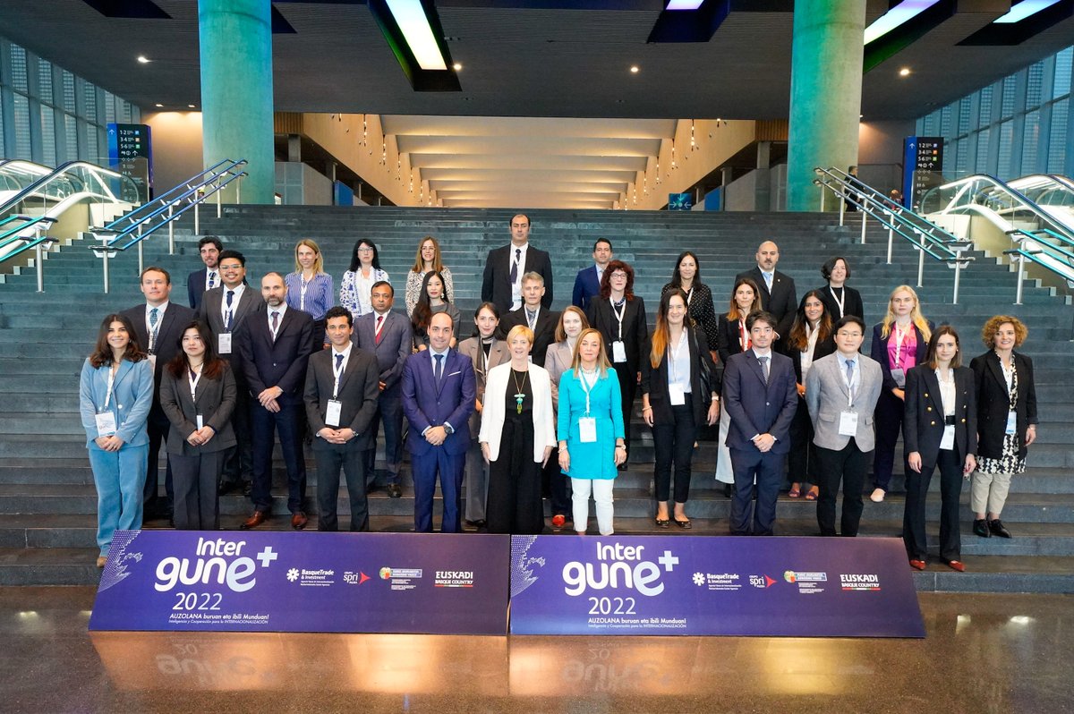 industriaEUS's tweet photo. 🌎🛫 El Foro de Internacionalización #INTERGUNE organizado por @GrupoSPRI y Basque Trade & Investment reúne a 600 profesionales de todos los ámbitos industriales y de servicios, clusters, entidades financieras e instituciones en el @BEC_Bilbao.
📎 https://t.co/hT8frUWRwU https://t.co/tpFahpGQ18