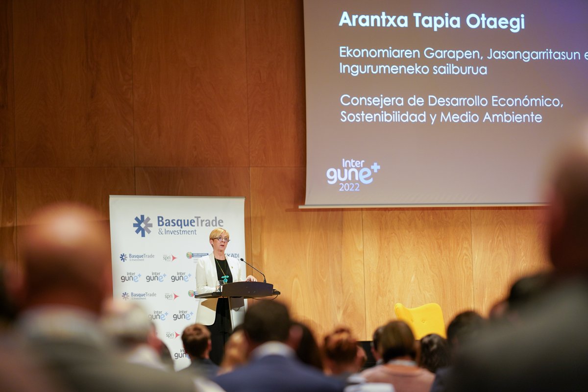 industriaEUS's tweet photo. 🌎🛫 El Foro de Internacionalización #INTERGUNE organizado por @GrupoSPRI y Basque Trade & Investment reúne a 600 profesionales de todos los ámbitos industriales y de servicios, clusters, entidades financieras e instituciones en el @BEC_Bilbao.
📎 https://t.co/hT8frUWRwU https://t.co/tpFahpGQ18