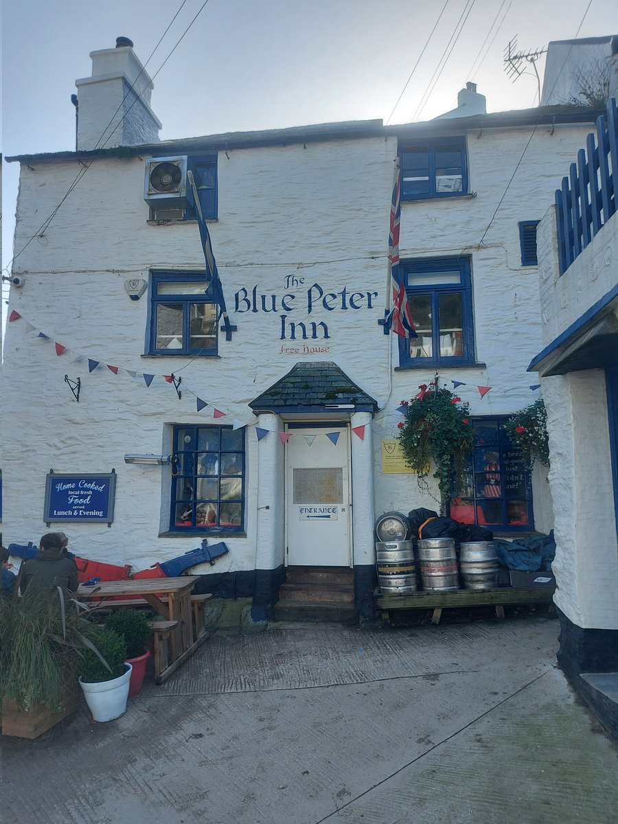PEDecorating's tweet photo. @chatabix1 a morning stroll around Polperro. Retracing Joe's steps to his favourite pub! Lovely stuff. https://t.co/rSKdEGukFU