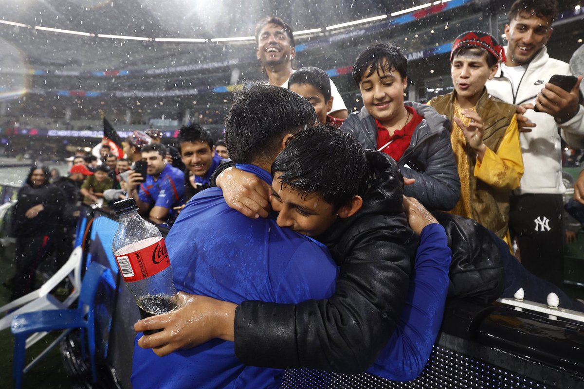 rashidkhan_19's tweet photo. One of the biggest reasons why I do what I do, is YOU! ❤️ 

I am truly lost for words for the love and the support I receive from all of you ����🙏

Forever grateful and will always cherish these moments 🙌 https://t.co/LsmtiPPy5D