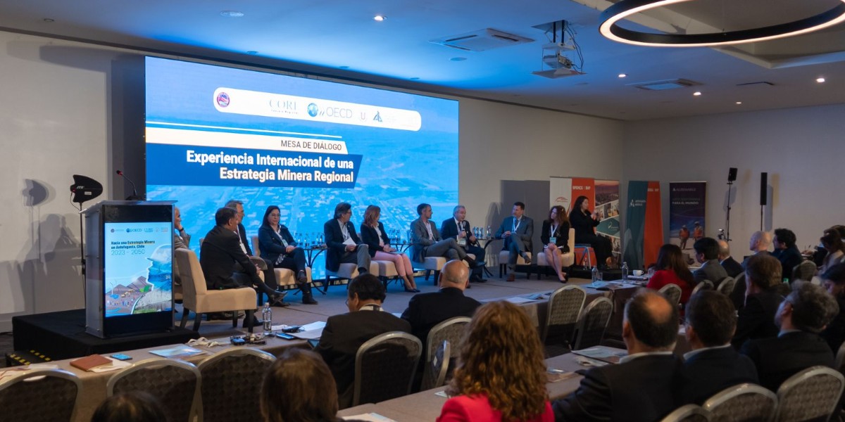 James Whittaker Presidente de Escondida, BHP, participó en 'Hacia una Estrategia Minera en Antofagasta', iniciativa impulsada por el gobierno regional y la @OECD. Descubrir más: bhp.co/CG