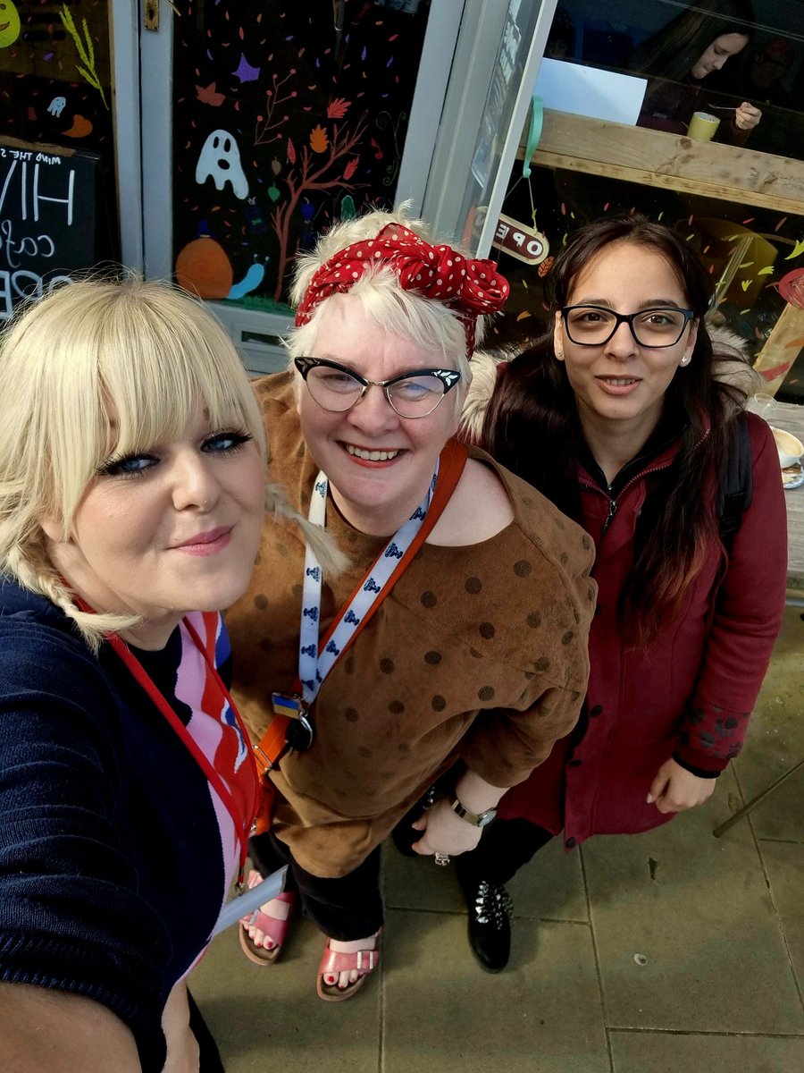 rogers_steffi's tweet photo. Coffee catch up at the marvellous @HIVEcafe1 with 2 of our smashing Welcome Mentor Volunteers ♡ We love Hive - they are also so supportive of all we do! @TSLVolunteering @kirkleeswelcome @TSL4Communities @ChristinaSimpk6 https://t.co/6JrDm2xXsl