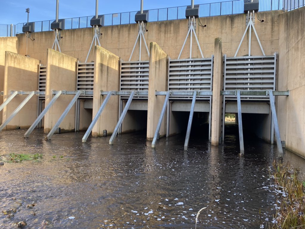 markchapmanEA's tweet photo. Out at #Mitford #Dam #Morpeth with Area staff, the Construction Engineer issued the Final Certificate today, which is great news! The #reservoir is in excellent condition thanks to all area staff involved @EnvAgencyYNE #winterready https://t.co/YuDTFu9orR