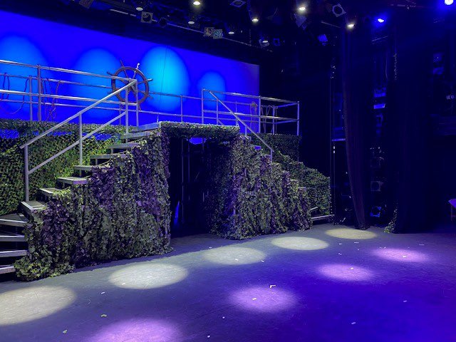 AlistageLtd's tweet photo. 🧜‍♀️🦀🌊 ‘We’ve got stages &amp; steps a-plenty,We’ve got guardrails &amp; braces https://t.co/sXhC7JZbTB want couplers &amp; fittings,we’ve got twenty!But who cares?No big deal,we want more!🧜‍♀️ 🦀 🌊 @radlettmtc brought the sea to the stage. @alistage got to be ‘Part of that world’ yet again🥰 https://t.co/7Q0d2mvGU1