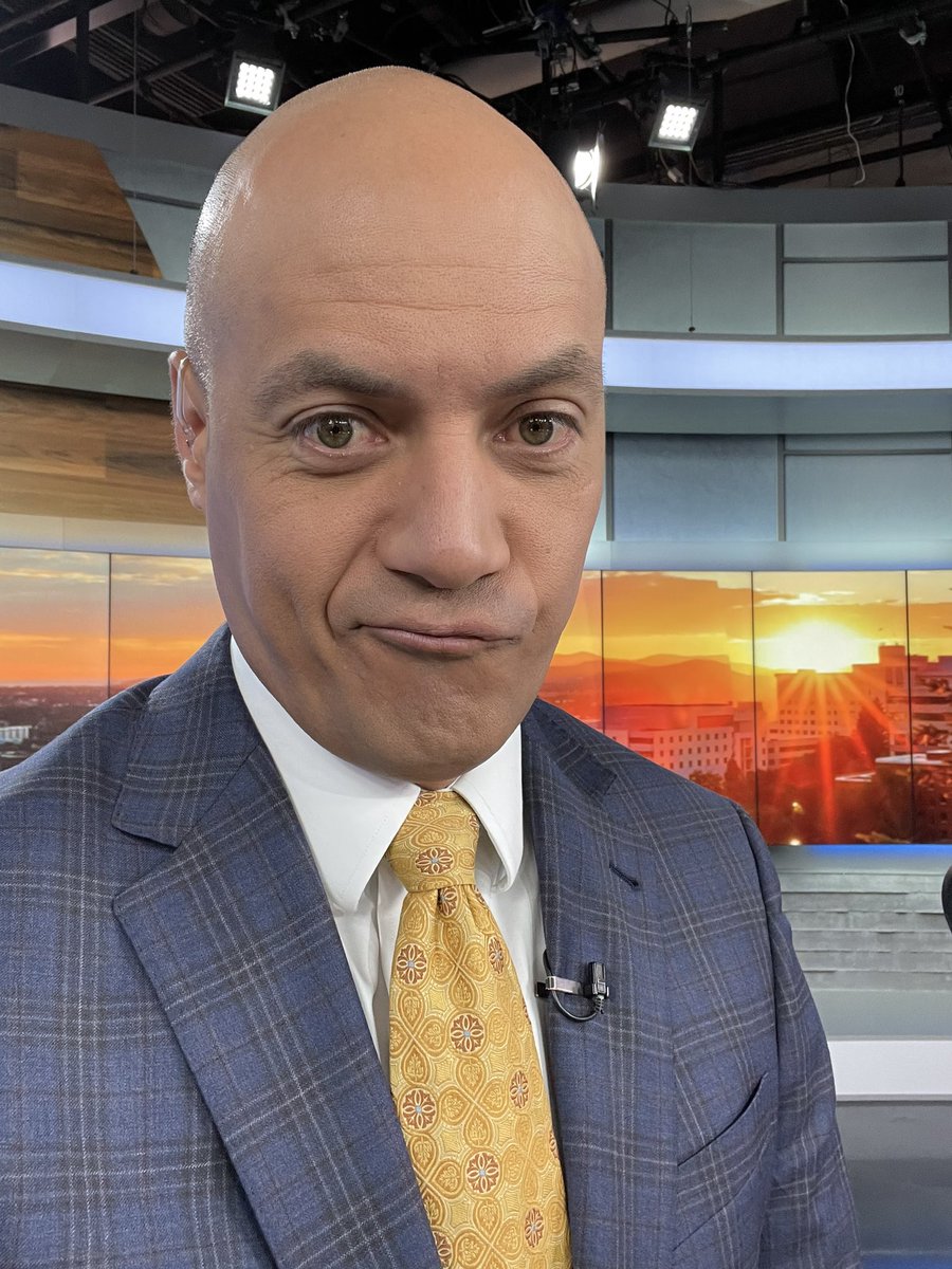 DerekKXLY's tweet photo. Guess who slept through his alarms and got to work nearly an hour late this morning? This guy! #AMNewsers #MorningShowProblems https://t.co/BP9j8gur7l