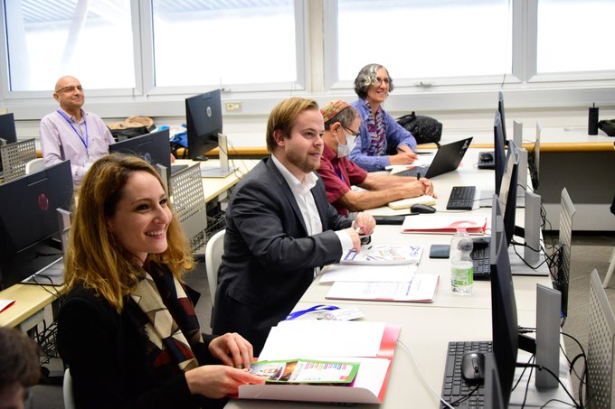 surroundedbysci's tweet photo. 👋Hello #Naples! Here we are for our project meeting hosted by @cittascienza. Exciting two days with insightful exchanges and hands-on #experimentation with the 📲#ScienceChaser app!🔬🧠
📸credit: @cittascienza https://t.co/pkFYKa4Q35