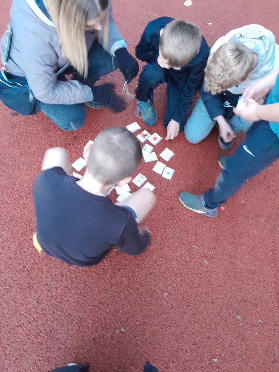 This week in Middleton, young people participated in boxercise & played a table tennis tournament in the Park, they also chose some topics that they would like to learn more about with youth workers @BARCALeeds @LeedsCommFound @LSTENLeeds @TNLComFund #streetsafe #streetvoice