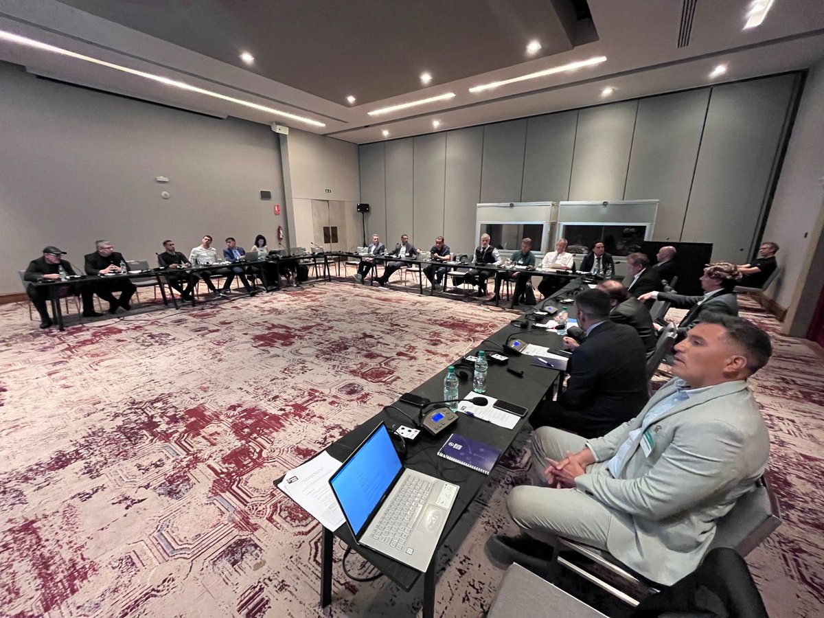FIFProAmerica's tweet photo. 📸 Debatiendo ideas y compartiendo experiencias para tener una División más fuerte. Ayer nos reunimos en el marco de la Asamblea Mundial #FIFPRO en Montevideo, Uruguay 🇺🇾

| SEGUIMOS |

✅ Nuevos proyectos digitales 
✅ Asamblea 2023
✅ Desarrollo fútbol femenino

#FIFPROGA22 https://t.co/1llxxuYgs9