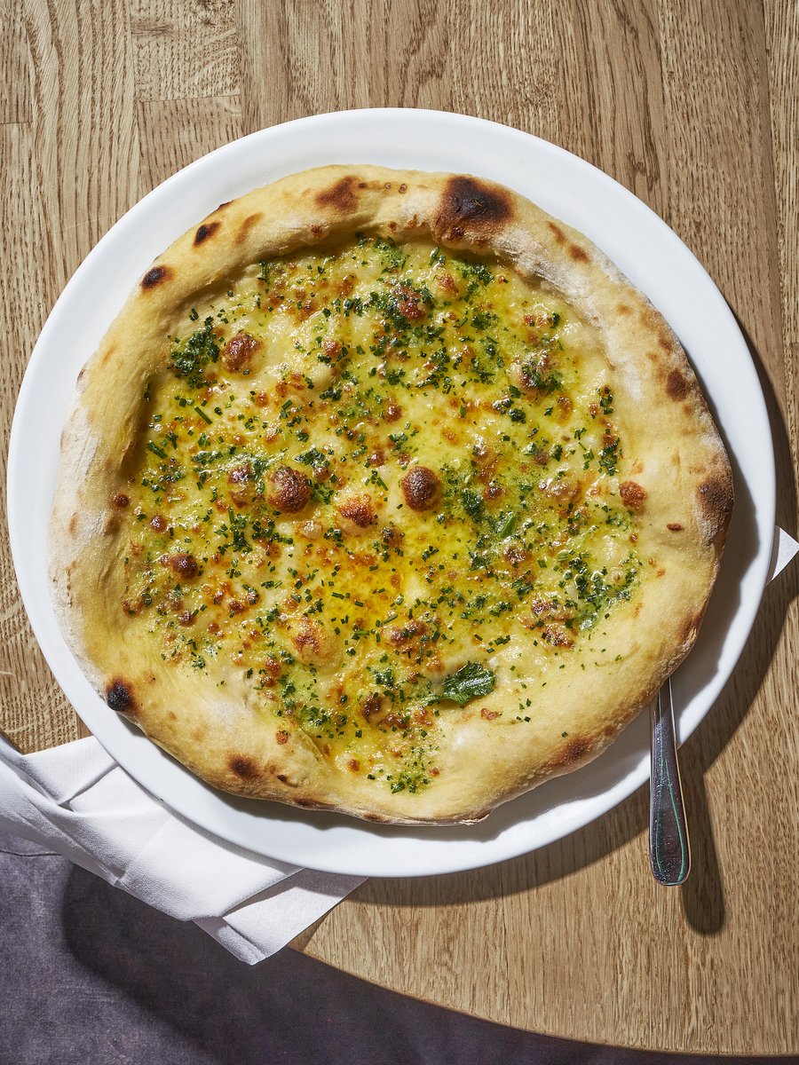 Our Dokes garlic bread in all its glory! 🧄
Swing by this evening for your weekly dose of Dokes.

#dokespizzeria
