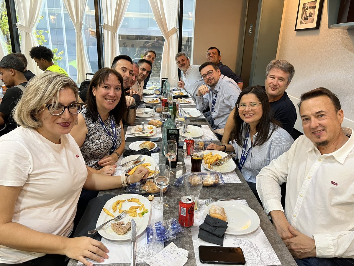 Comida del <a href="/clinic_seo/">Clinic</a> de Madrid con <a href="/kokebcn/">Jorge González “Koke”</a> <a href="/fernandomacia/">Fernando Maciá (cuenta inactiva)</a> <a href="/arturomarimon/">Arturo Marimón</a> <a href="/SeoBilbao/">Gorka Goikoetxea</a> <a href="/aleyda/">Aleyda Solis 🕊️</a> <a href="/MontseCano/">Montse Cano | iSEO, project mgmt</a> <a href="/ikhuerta/">Iñaki Huerta 🦑/📊/🔝</a> <a href="/carlos_darko/">Carlos Ortega</a> <a href="/luciayelseo/">LucIA y el SEO A.K.A Lucía Rico🚀 SEO Estratégico</a>